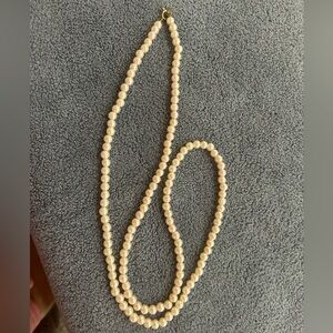 Beautiful Vintage Gold Tone 30" Knotted Pearl Necklace